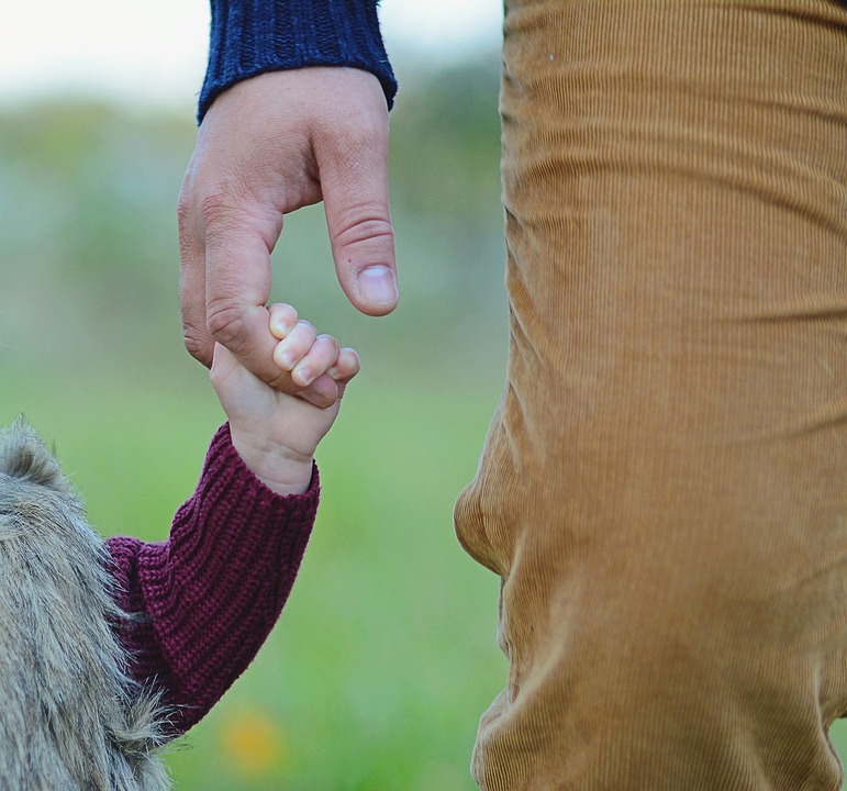 father-daughter-1476167_960_720.jpg